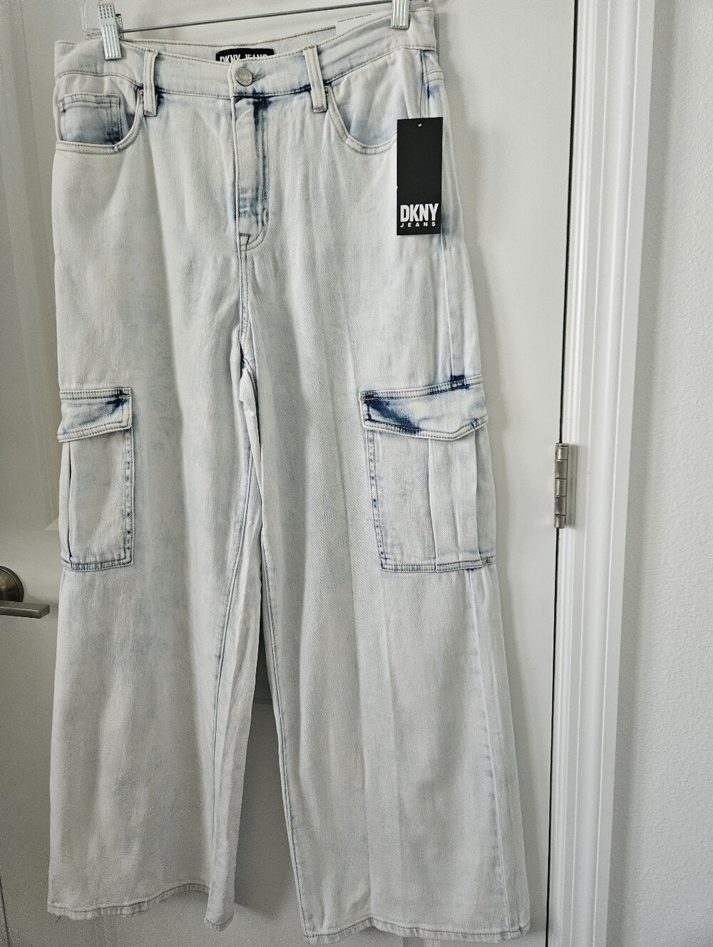 NWT DKNY JEANS Women's High-Rise Wide-Leg Cargo Jeans Open Sky Wash Sz 29